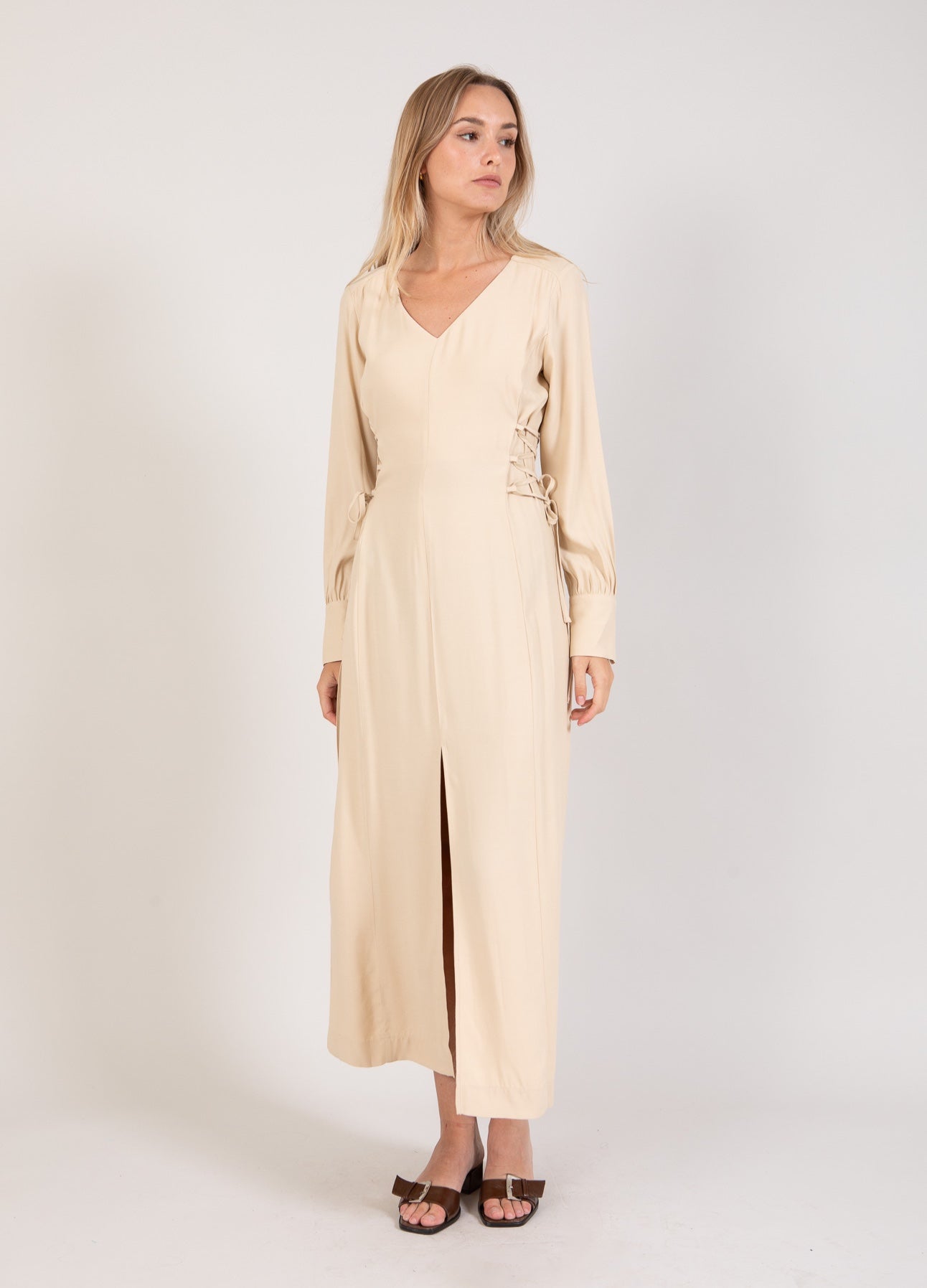 Coster Copenhagen Dress with tie belt and slit Dress Vanilla - 348