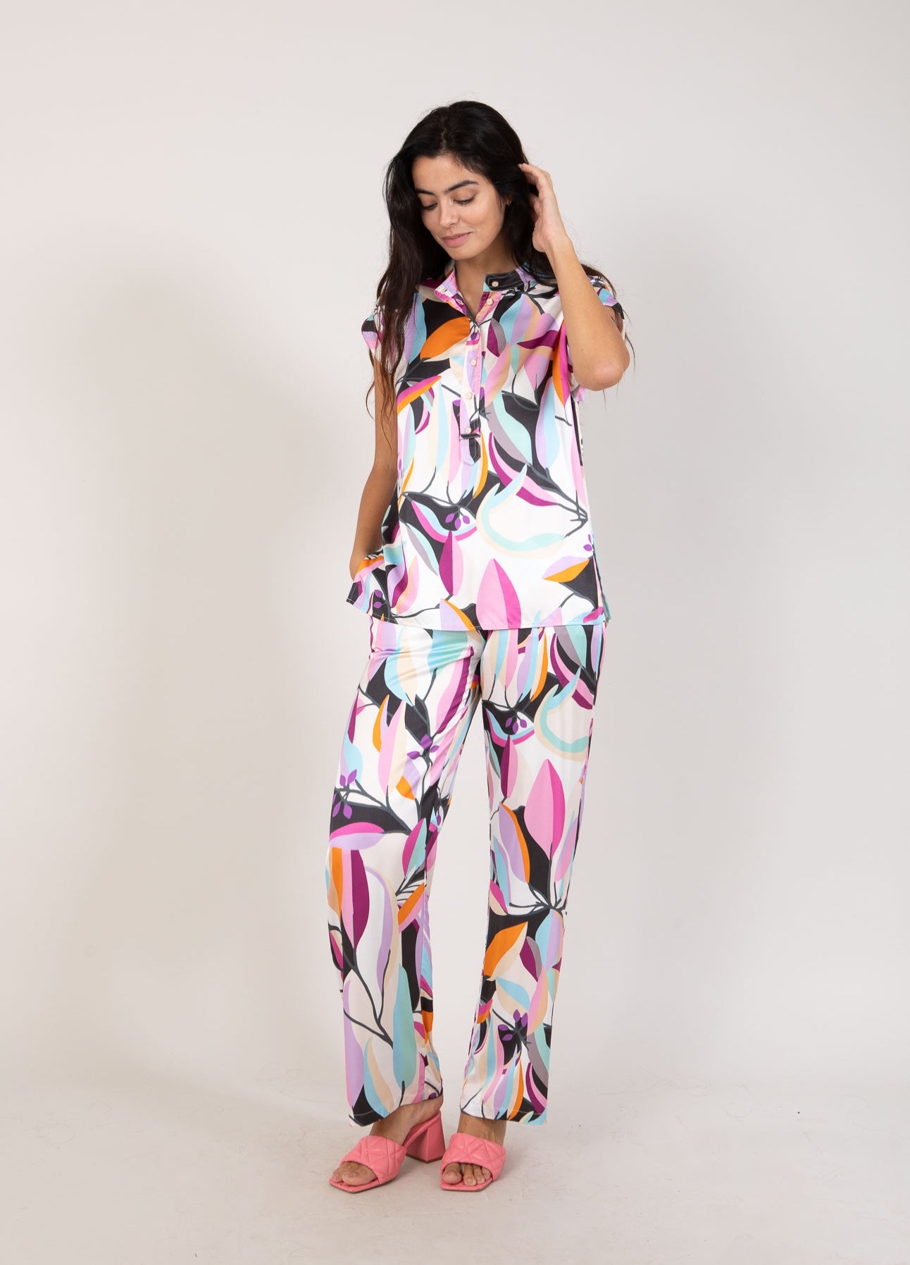 Coster Copenhagen WIDE PANTS IN MULTI LEAF PRINT - SILLE FIT Pants Multi leaf print - 909
