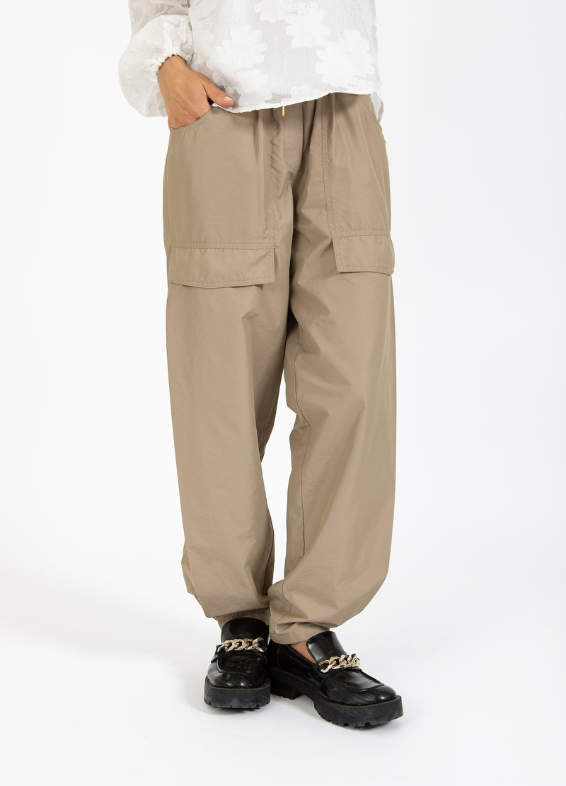 Coster Copenhagen CARGO PANTS - SILLE FIT Pants Desert sand - 329