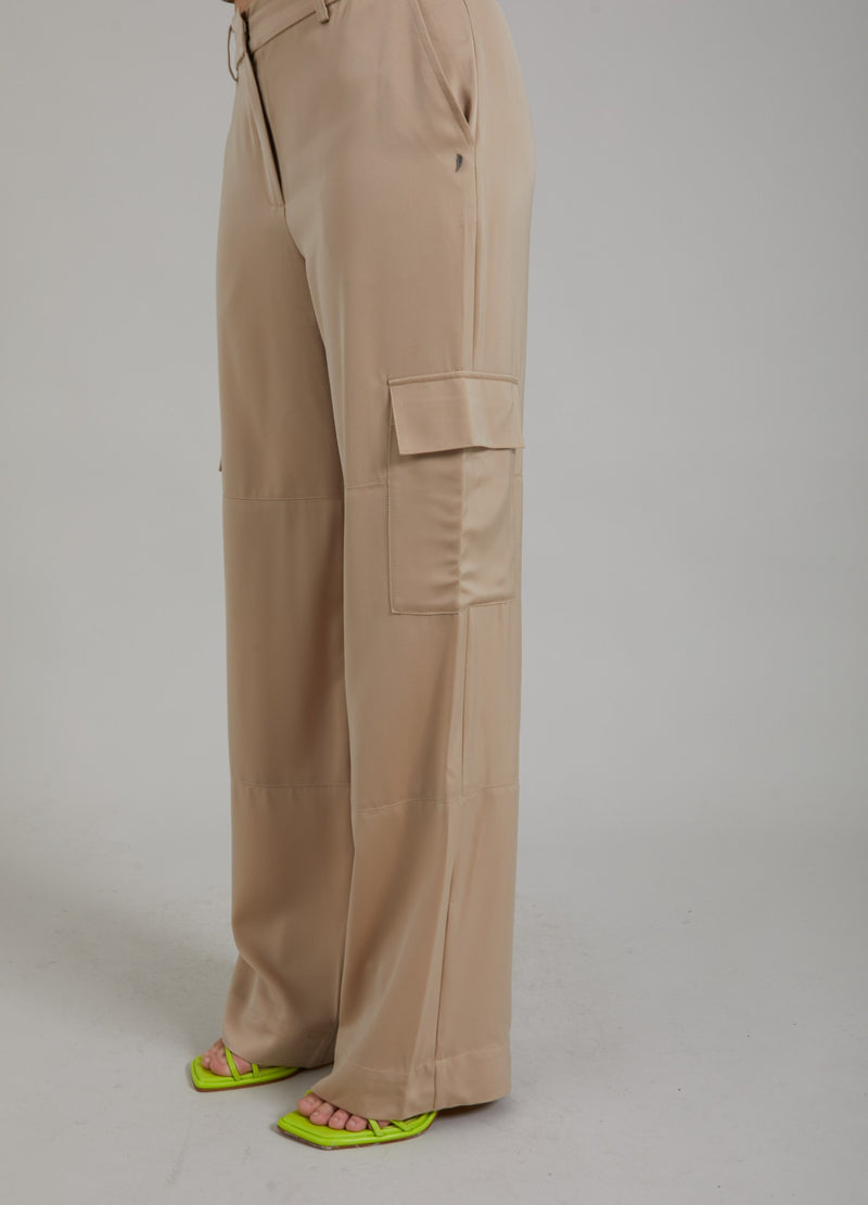Coster Copenhagen CARGO PANTS W. POCKETS - PETRA FIT Pants Pale khaki - 304