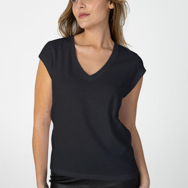 CC Heart V-NECK T-SHIRT - Black – costercopenhagen.com