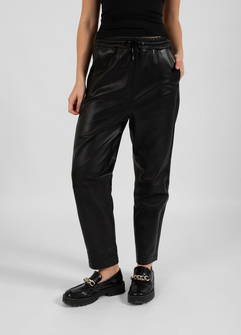 Coster Copenhagen RELAXED LEATHER PANTS - SILLE FIT Pants Black - 100