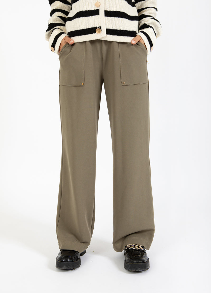 Coster Copenhagen SPORTY PANTS - SILLE FIT Pants Dusty olive - 479