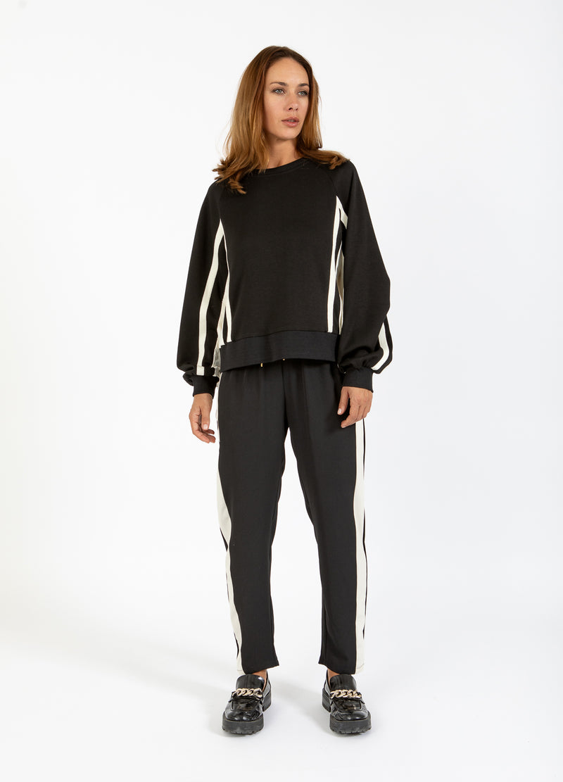 Coster Copenhagen SPORTY PANTS WITH SIDE PANEL - SILLE FIT Pants Creme / black - 177