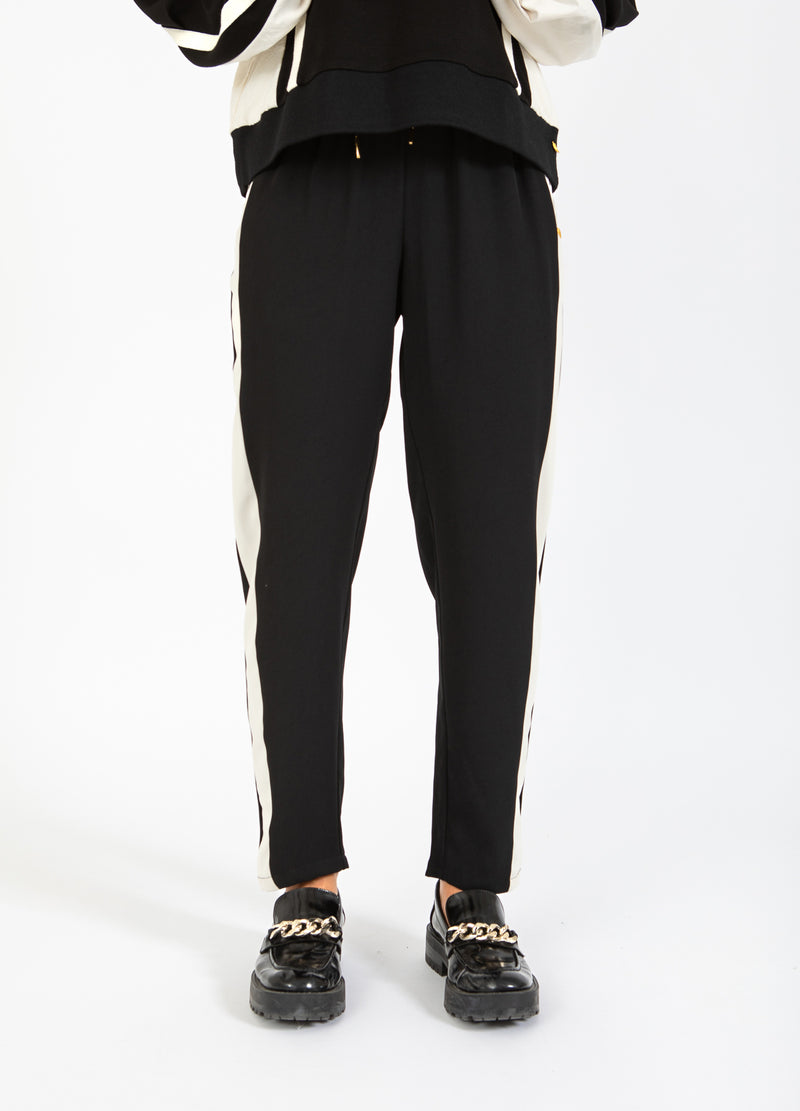 Coster Copenhagen SPORTY PANTS WITH SIDE PANEL - SILLE FIT Pants Creme / black - 177
