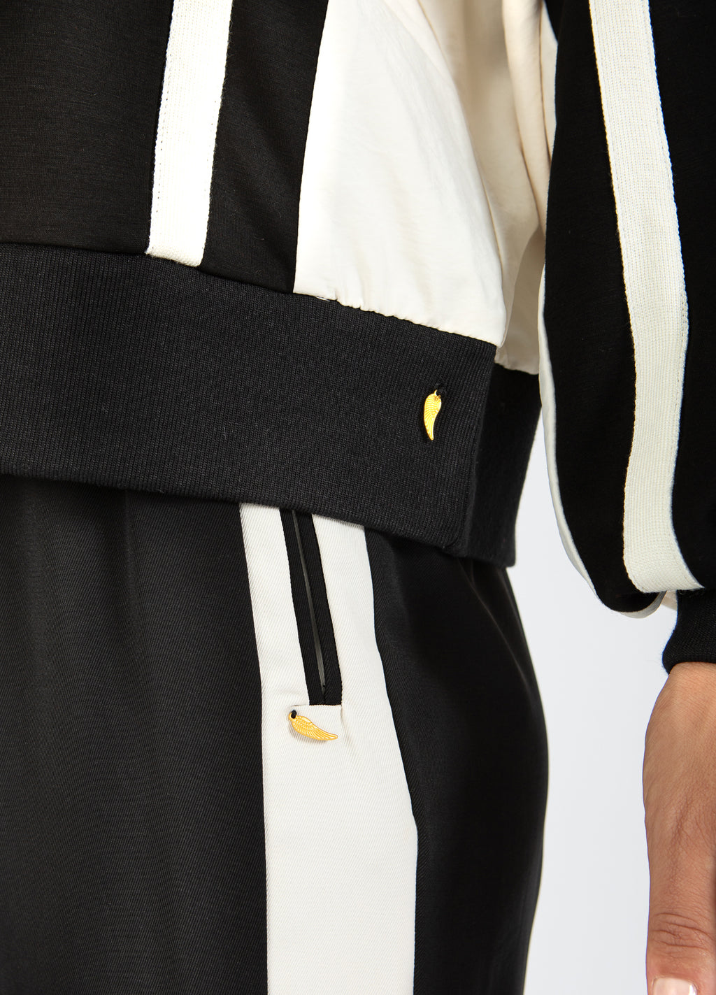 Sporty Sweat in Two Colours | Creme/Black