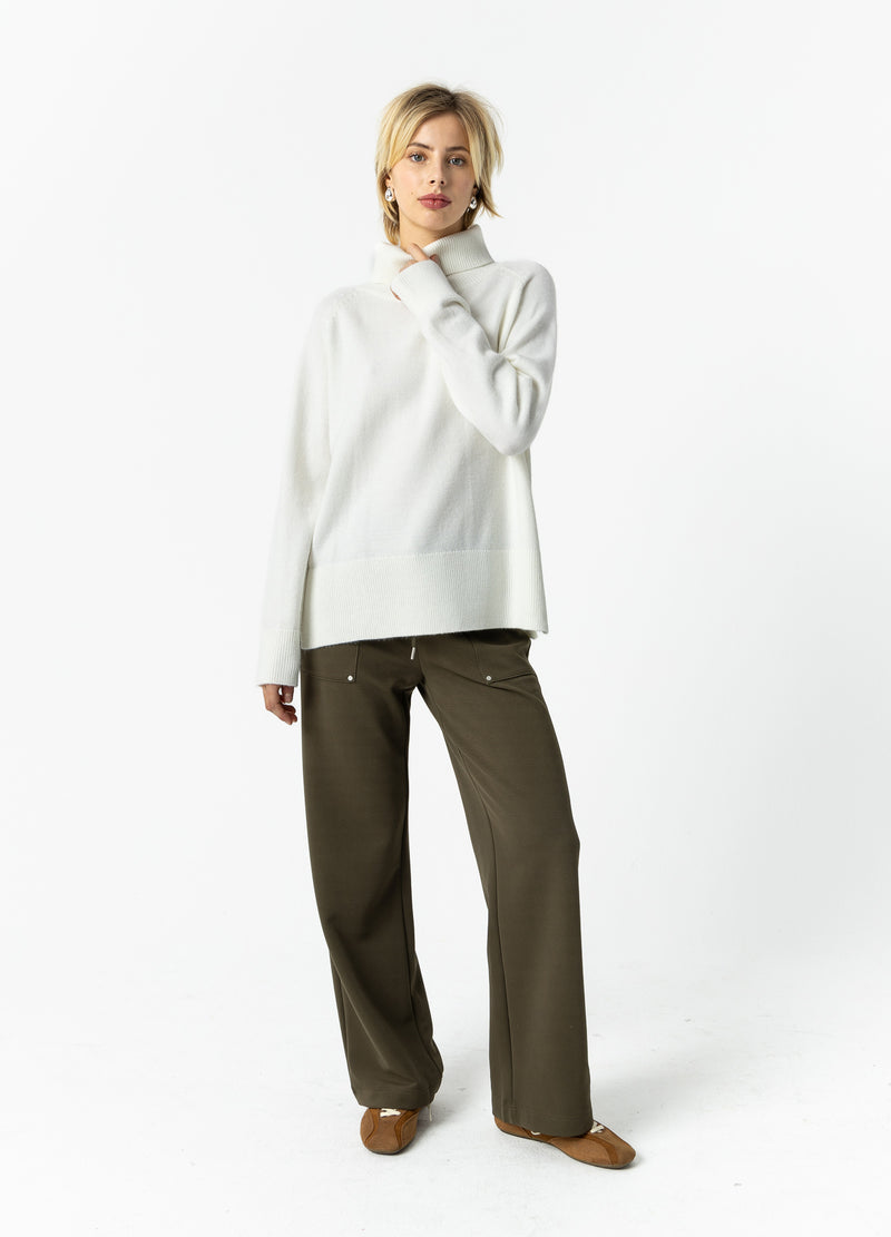 Coster Copenhagen SWEATER WITH HIGH NECK - COMFY Knitwear White - 200
