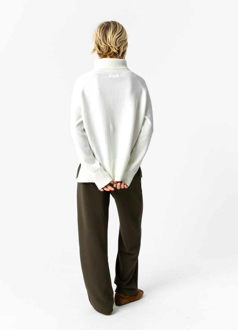 Coster Copenhagen SWEATER WITH HIGH NECK - COMFY Knitwear White - 200