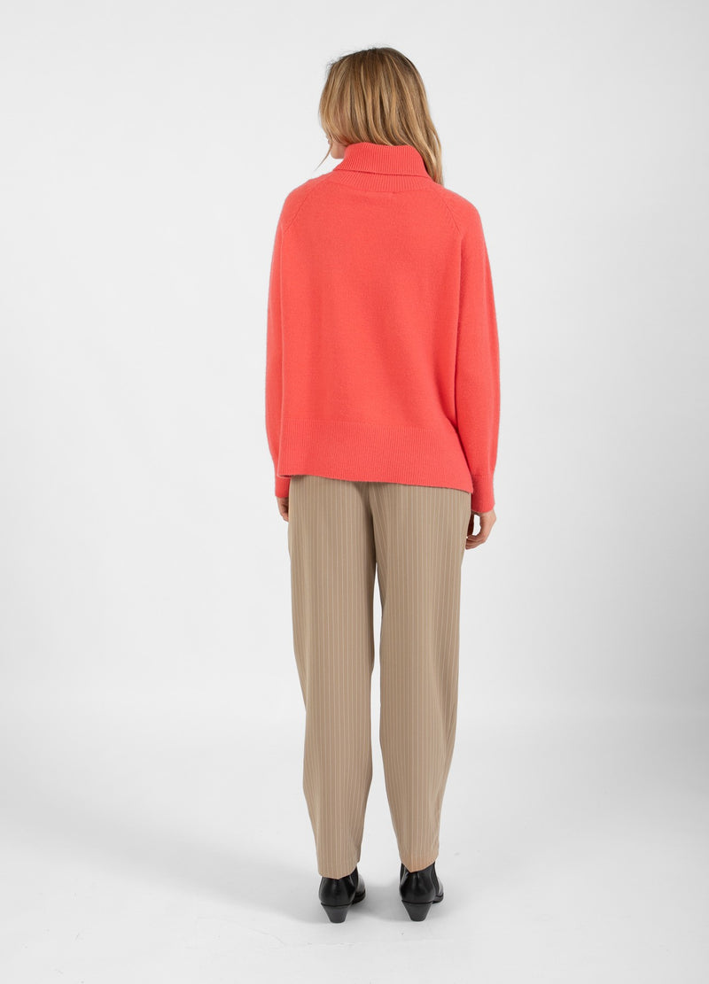 Coster Copenhagen SWEATER WITH HIGH NECK - COMFY KNIT Knitwear Hot coral - 685