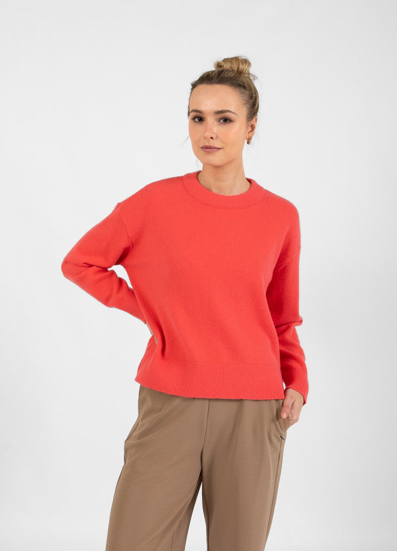 Coster Copenhagen SWEATER WITH ROUND NECK - COMFY KNIT Knitwear Hot coral - 685