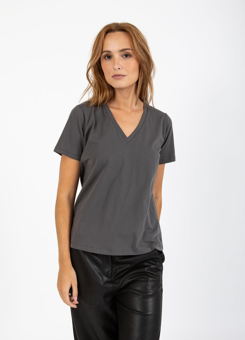 Coster Copenhagen T-SHIRT WITH V-NECKLINE - MEDIUM LENGTH SLEEVES T-Shirt Volcanic grey - 188