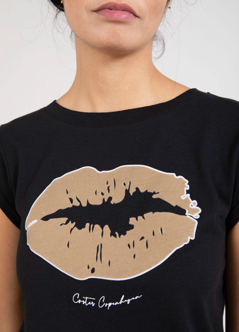 Coster Copenhagen TEE W. VELVET KISS PRINT - CAP SLEEVE T-Shirt Black - 100