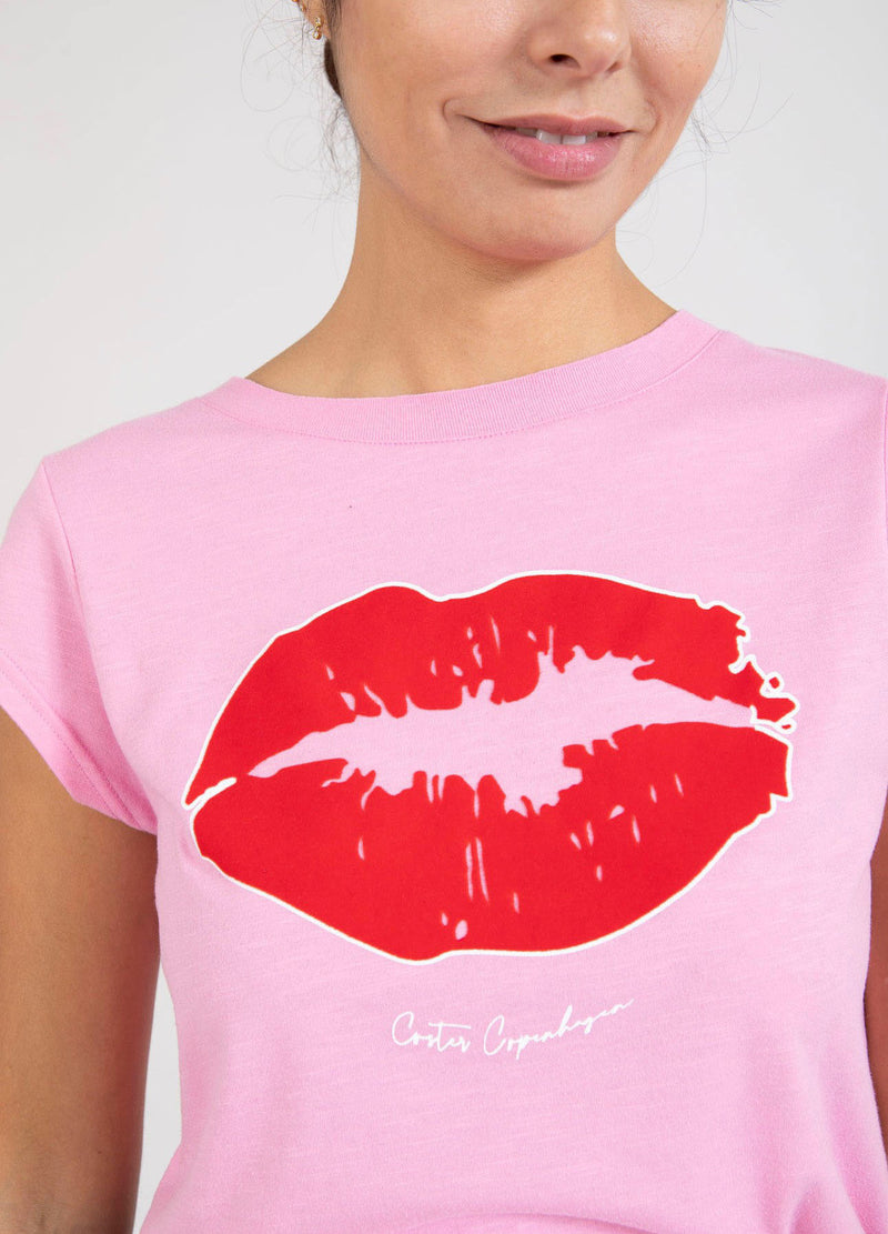 Coster Copenhagen TEE W. VELVET KISS PRINT - CAP SLEEVE T-Shirt Candy pink - 662