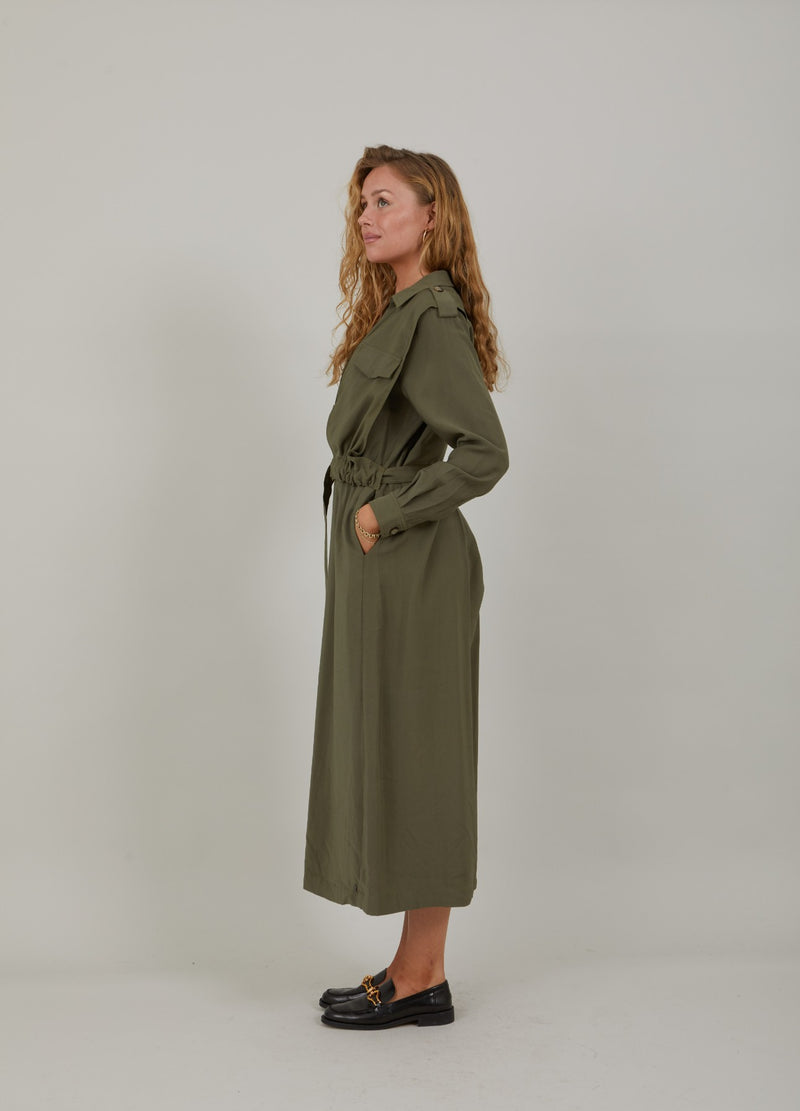 Coster Copenhagen UTILITY VEST DRESS Dress Dusty olive - 479