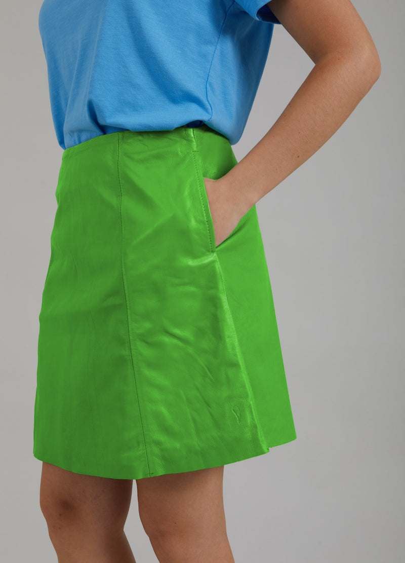Coster Copenhagen SHORT A-LINE LEATHER SKIRT Skirt Flashy green - 459