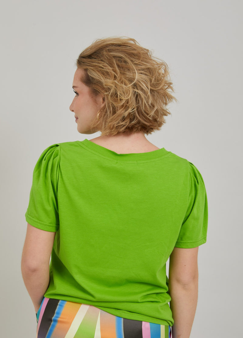 Coster Copenhagen T-SHIRT W. PLEATS T-Shirt Flashy green - 459